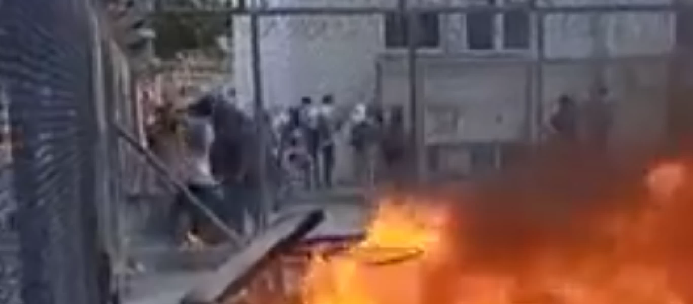 Στις φλόγες η δομή στην Κόρινθο - Η αιτία της εξέγερσης των αλλοδαπών - Ανήσυχοι οι πολίτες (βίντεο)